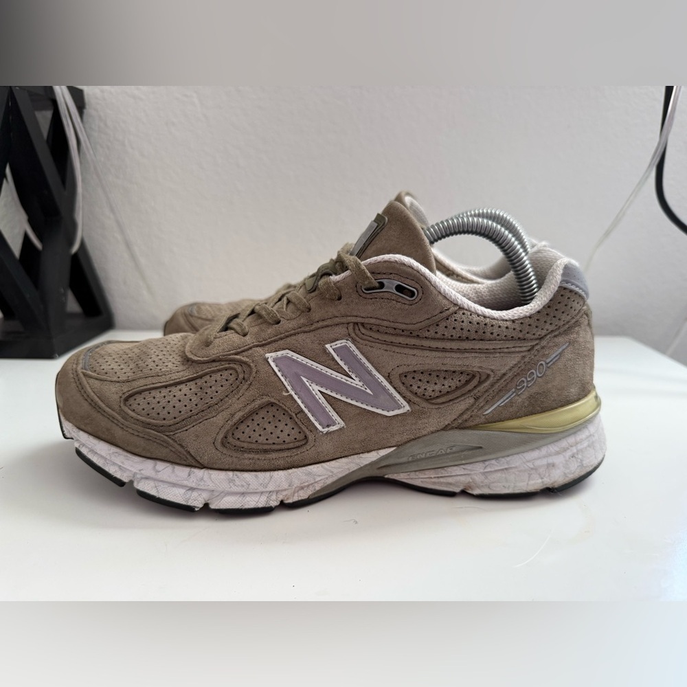 New Balance 990 mv4  men size 9 Olive Sneakers with White Accents - Picture 4 of 8